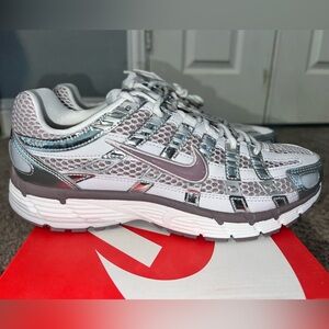 Nike Women's Sneakers - White and Gray